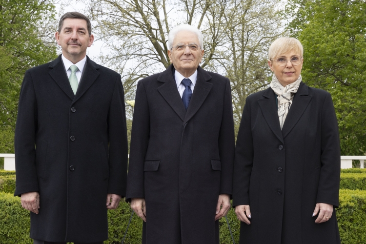 Il Presidente della Repubblica Sergio Mattarella al Castello di Brdo con Nataša Pirc Musar Presidente della Repubblica di Slovenia e Consorte Aleš Musar,in occasione del ventennale dell'adesione slovena all'Unione Europea
