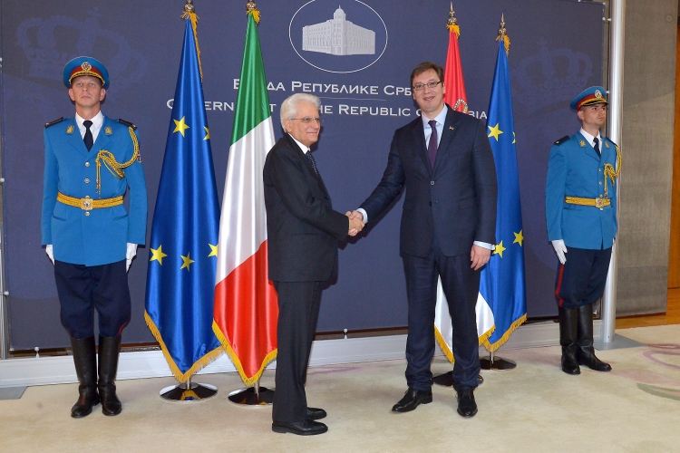 Il Presidente Sergio Mattarella accolto dal Primo Ministro della Repubblica di Serbia, Aleksandar Vucic