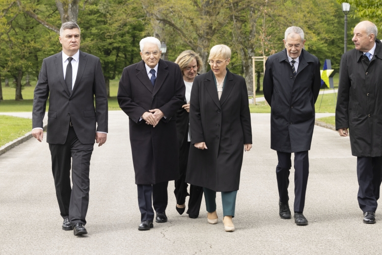 Il Presidente della Repubblica Sergio Mattarella con la Presidente della Repubblica di Slovenia e i Presidenti di Austria, Ungheria e Croazia in occasione della cerimonia del ventennale dell'adesione slovena all'Unione Europea
