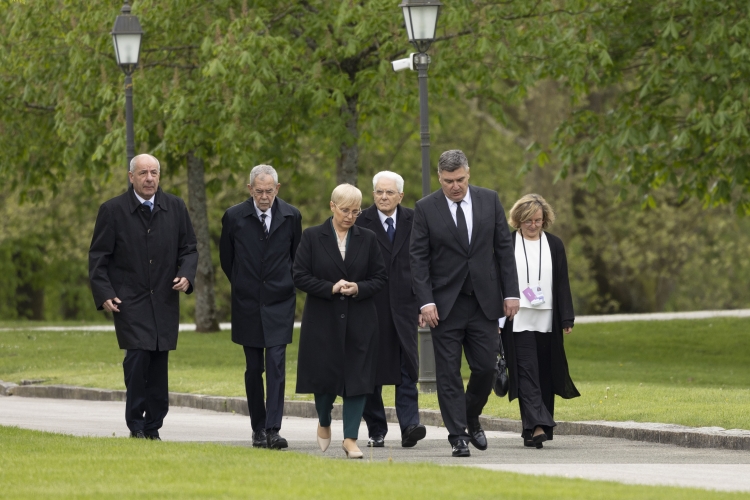 Il Presidente della Repubblica Sergio Mattarella con la Presidente della Repubblica di Slovenia e i Presidenti di Austria, Ungheria e Croazia in occasione della cerimonia del ventennale dell'adesione slovena all'Unione Europea
