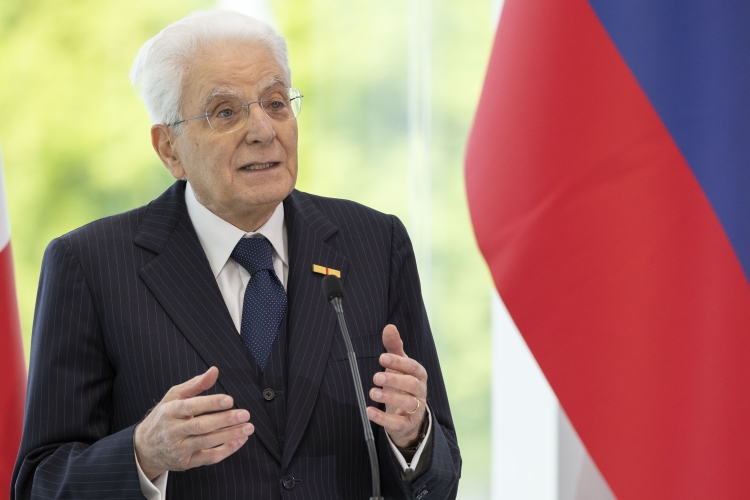 Il Presidente della Repubblica Sergio Mattarella nel corso delle dichiarazioni alla stampa in occasione della cerimonia del ventennale dell'adesione slovena all'Unione Europea
