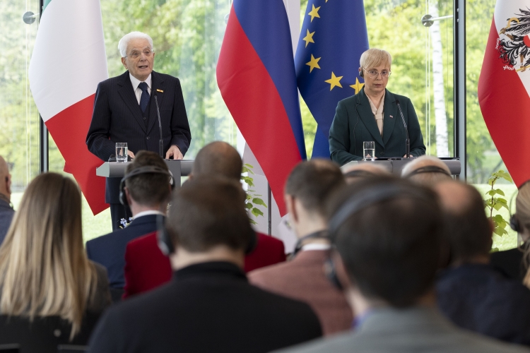 Il Presidente della Repubblica Sergio Mattarella, nel corso delle dichiarazioni alla stampa, in occasione della cerimonia del ventennale dell'adesione slovena all'Unione Europea
