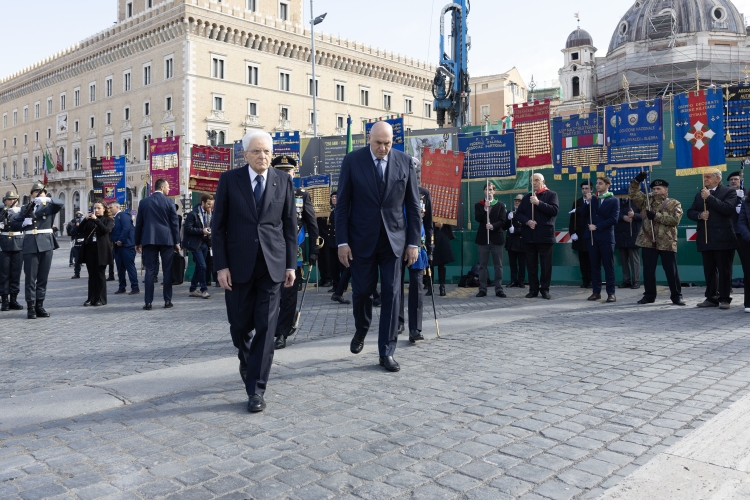 Il Presidente della Repubblica Sergio Mattarella in occasione della deposizione di una corona d’alloro sulla Tomba del Milite Ignoto, nel 79° anniversario della Liberazione
