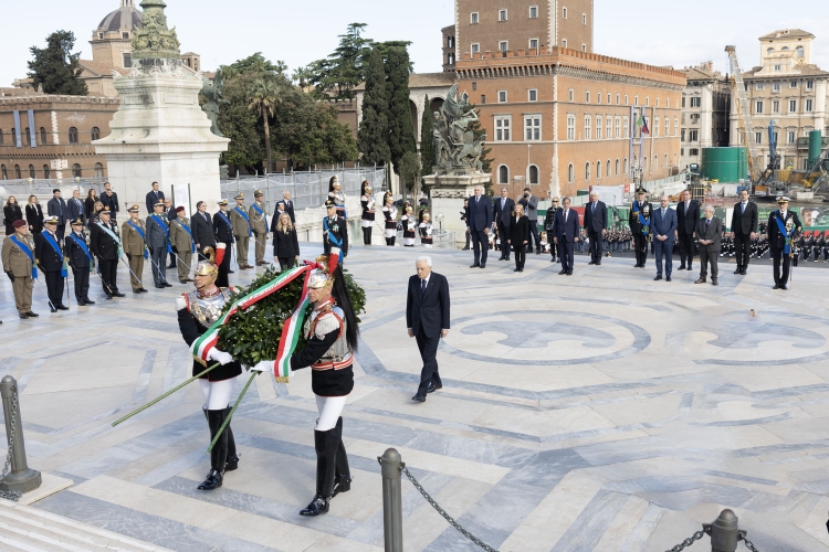 Il Presidente della Repubblica Sergio Mattarella in occasione della deposizione di una corona d’alloro sulla Tomba del Milite Ignoto, nel 79° anniversario della Liberazione
