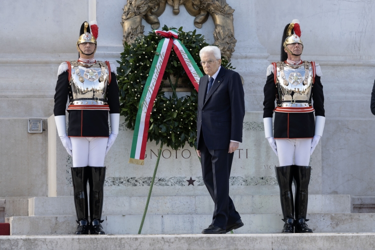 Il Presidente della Repubblica Sergio Mattarella depone una corona d’alloro sulla Tomba del Milite Ignoto, nel 79° anniversario della Liberazione
