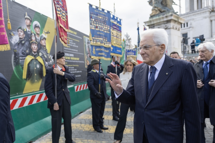 Il Presidente della Repubblica Sergio Mattarella in occasione della deposizione di una corona d’alloro sulla Tomba del Milite Ignoto, nel 79° anniversario della Liberazione
