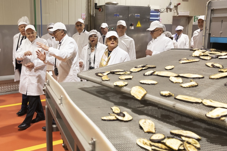 Il Presidente della Repubblica Sergio Mattarella nello stabilimento GIAS, in occasione della visita al sistema agroalimentare del distretto del cosentino per le celebrazione della Festa del Lavoro 
