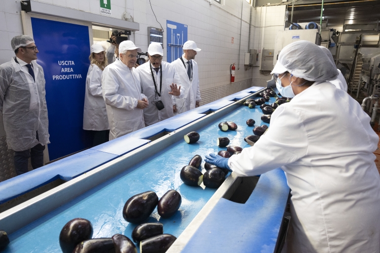 Il Presidente della Repubblica Sergio Mattarella visita lo stabilimento GIAS nel cosentino in occasione della celebrazione della Festa del Lavoro
