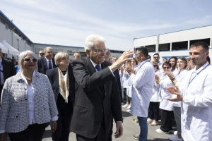 Il Presidente della Repubblica Sergio Mattarella con Marina Elvira Calderone, Ministro del Lavoro e delle Politiche Sociali,nello stabilimento GIAS, in occasione della visita al sistema agroalimentare del distretto del cosentino per le celebrazione della Festa del Lavoro 
