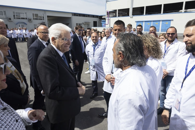 Il Presidente della Repubblica Sergio Mattarella nello stabilimento GIAS, in occasione della visita al sistema agroalimentare del distretto del cosentino per le celebrazione della Festa del Lavoro 
