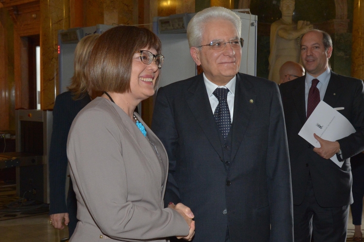 Il Presidente Sergio Mattarella accolto dal Presidente dell'Assemblea Nazionale Maja Gojkovic