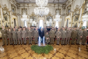  Il Presidente Mattarella incontra il Capo di Stato Maggiore dell’Esercito, unitamente ad una rappresentanza dell’Esercito italiano, in occasione del 163° anniversario di fondazione