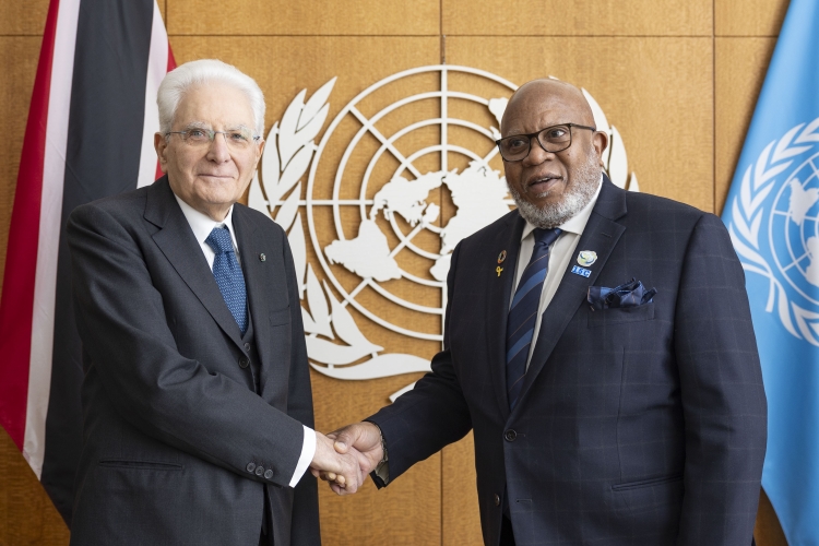 Il Presidente della Repubblica Sergio Mattarella al Palazzo di Vetro delle Nazioni Unite con Dennis Francis, Presidente dell’Assemblea Generale delle Nazioni Unite
