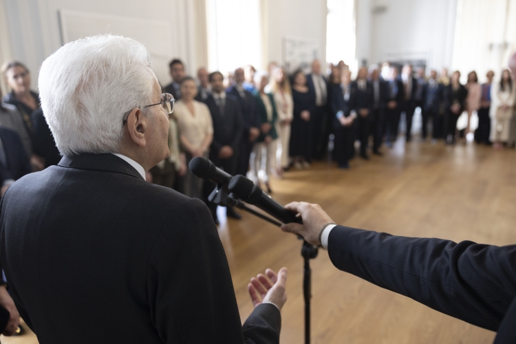 Il Presidente della Repubblica Sergio Mattarella incontra il personale del Consolato Generale, dell’Istituto Italiano di Cultura e dell’Agenzia per la Promozione all’estero e l’internazionalizzazione delle imprese 
