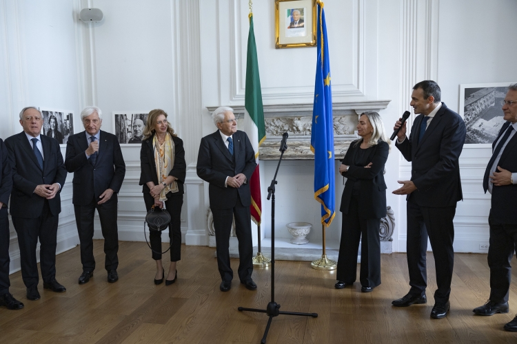 Il Presidente della Repubblica Sergio Mattarella incontra il personale del Consolato Generale, dell’Istituto Italiano di Cultura e dell’Agenzia per la Promozione all’estero e l’internazionalizzazione delle imprese 
