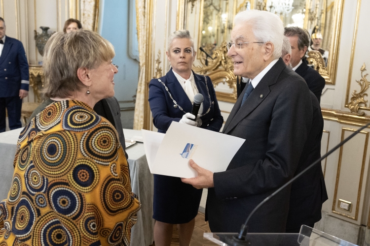 Il Presidente della Repubblica Sergio Mattarella riceve dai Premi Nobel per la Pace,Rigoberta Menchù Tum e Maria Ressa,il documento redatto quale Dichiarazione Finale della Sessione dei Premi Nobel partecipanti al 2024 World Meeting on Human Fraternity “Be Human”
