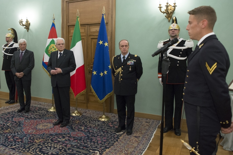 Il Presidente Sergio Mattarella incontra una rappresentanza di allievi degli Istituti di Formazione Militare.