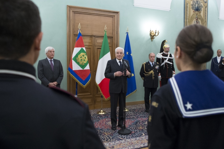 Il Presidente Sergio Mattarella incontra una rappresentanza di allievi degli Istituti di Formazione Militare.