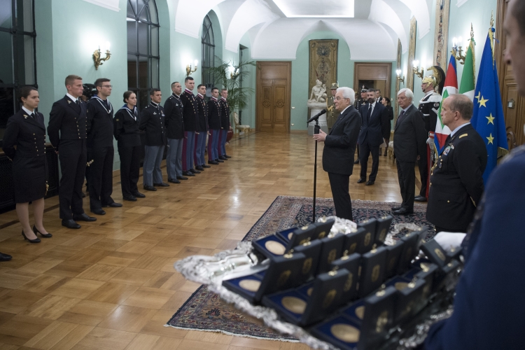 Il Presidente Sergio Mattarella incontra una rappresentanza di allievi degli Istituti di Formazione Militare.