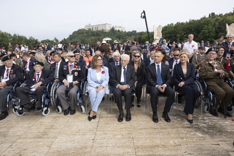 Il Presidente della Repubblica Sergio Mattarella al Cimitero Militare Polacco di Montecassino, con Andrzej Duda, Presidente della Repubblica di Polonia e consorte, in occasione del 80° anniversario della battaglia di Montecassino
