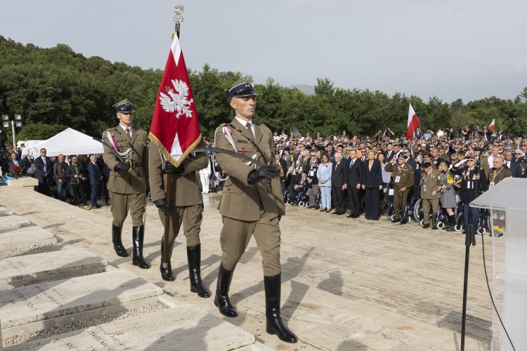 Il Presidente della Repubblica Sergio Mattarella con Andrzej Duda, Presidente della Repubblica di Polonia, in occasione del 80° anniversario della battaglia di Montecassino
