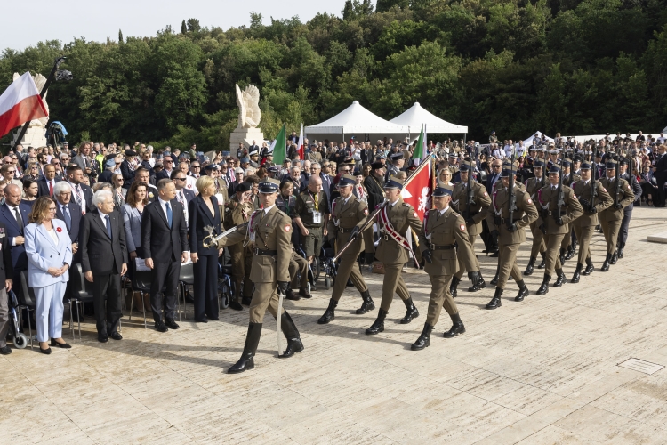 Il Presidente della Repubblica Sergio Mattarella con Andrzej Duda, Presidente della Repubblica di Polonia, in occasione del 80° anniversario della battaglia di Montecassino
