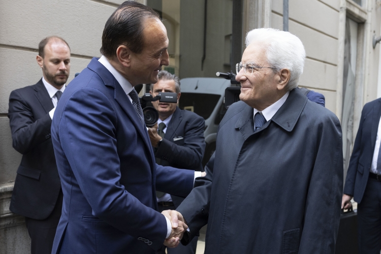 Il Presidente della Repubblica Sergio Mattarella al Teatro comunale “Vittorio Alfieri” di Asti, accolto da Alberto Cirio, Presidente della Regione Piemonte, in occasione della cerimonia commemorativa del trentesimo anniversario della scomparsa dell’On. Giovanni Goria 
