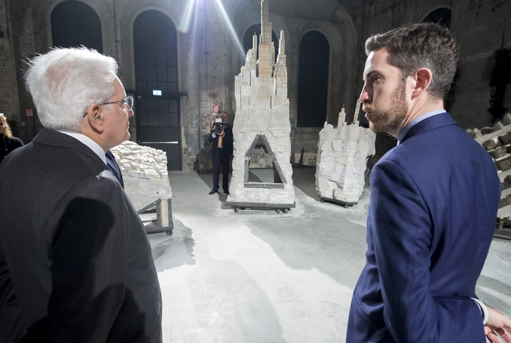 Il Presidente Sergio Mattarella visita la mostra "Come una falena alla fiamma"