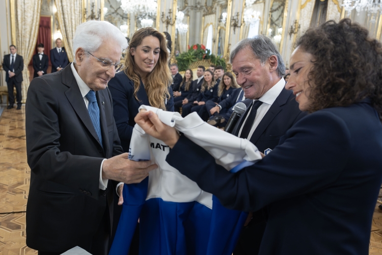 Il Presidente Sergio Mattarella con Flavio Roda, Presidente della Federazione Italiana Sport Invernali,Federica Brignone, Atleta Olimpionica,Sofia Goggia, Atleta Olimpionica 
