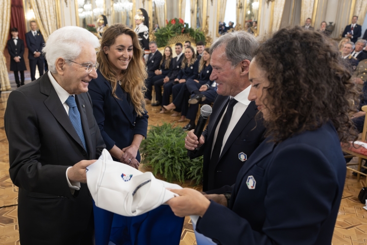 Il Presidente Sergio Mattarella con Flavio Roda, Presidente della Federazione Italiana Sport Invernali,Federica Brignone, Atleta Olimpionica,Sofia Goggia, Atleta Olimpionica 
