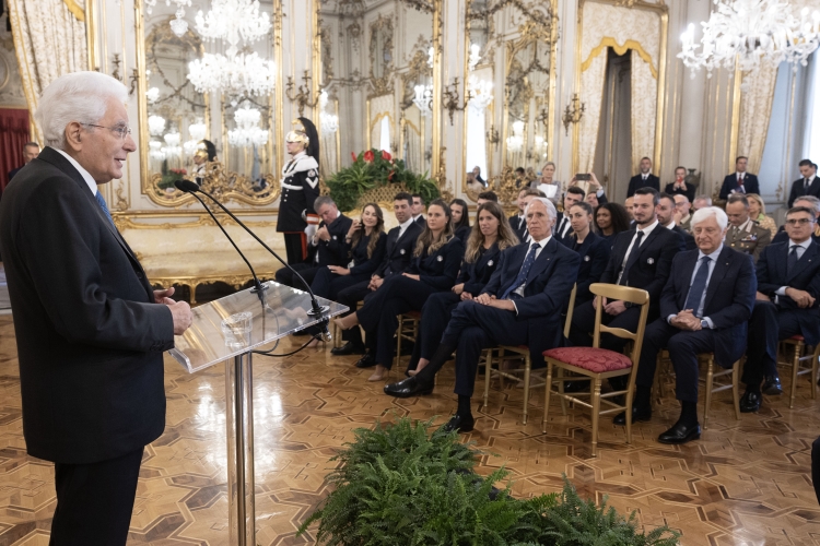 Il Presidente Sergio Mattarella in occasione dell'incontro con una delegazione della Federazione Italiana Sport Invernali
