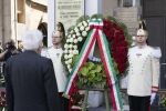 Mattarella depone una corona in Piazza della Loggia in occasione dell'anniversario della strage