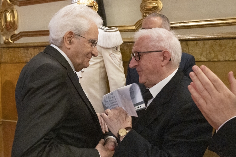 Il Presidente della Repubblica Sergio Mattarella con Manlio Milani in occasione della cerimonia per il 50° anniversario della strage di Piazza della Loggia 

