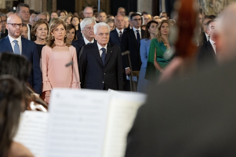 Il Presidente Sergio Mattarella in occasione del concerto eseguito dall’Orchestra Sinfonica Nazionale della Rai, diretta dal Maestro Michele Gamba, in onore del Corpo Diplomatico accreditato presso lo Stato ItalianoIl Presidente Sergio Mattarella in occasione del concerto eseguito dall’Orchestra Sinfonica Nazionale della Rai, diretta dal Maestro Michele Gamba, in onore del Corpo Diplomatico accreditato presso lo Stato Italiano