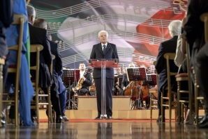Il Presidente Sergio Mattarella rivolge il suo indirizzo di saluto in occasione del concerto eseguito dall’Orchestra Sinfonica Nazionale della Rai, diretta dal Maestro Michele Gamba, in onore del Corpo Diplomatico accreditato presso lo Stato Italiano