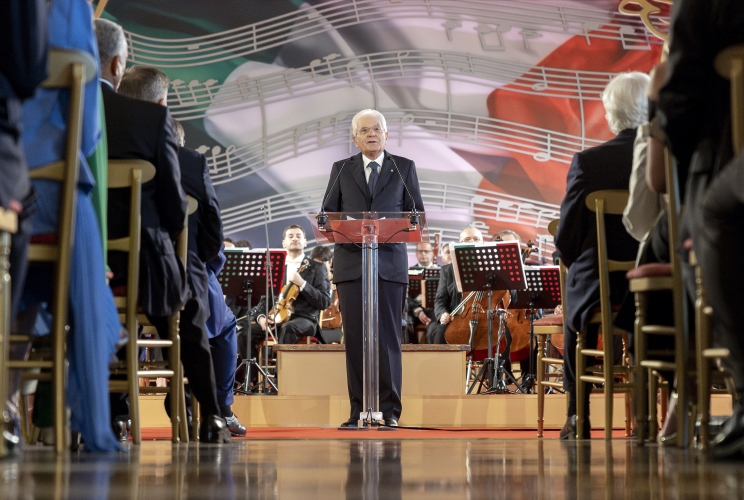 Il Presidente Sergio Mattarella rivolge il suo indirizzo di saluto in occasione del concerto eseguito dall’Orchestra Sinfonica Nazionale della Rai, diretta dal Maestro Michele Gamba, in onore del Corpo Diplomatico accreditato presso lo Stato Italiano