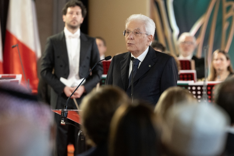Il Presidente Sergio Mattarella rivolge il suo indirizzo di saluto in occasione del concerto eseguito dall’Orchestra Sinfonica Nazionale della Rai, diretta dal Maestro Michele Gamba, in onore del Corpo Diplomatico accreditato presso lo Stato Italiano
