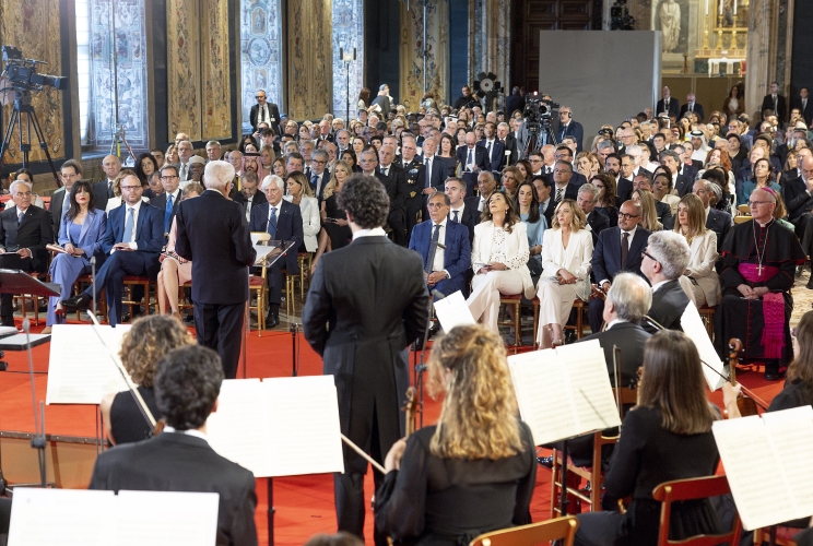 Il Presidente Sergio Mattarella rivolge il suo indirizzo di saluto in occasione del concerto eseguito dall’Orchestra Sinfonica Nazionale della Rai, diretta dal Maestro Michele Gamba, in onore del Corpo Diplomatico accreditato presso lo Stato Italiano