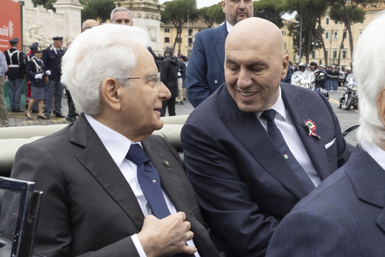 Il Presidente Sergio Mattarella con Guido Crosetto Ministro della Difesa in occasione della Festa Nazionale della Repubblica
