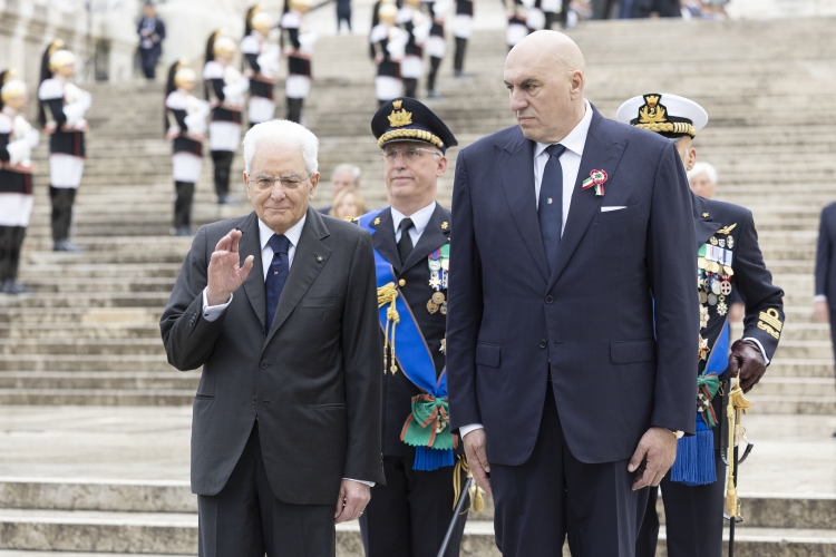 Il Presidente Sergio Mattarella con Guido Crosetto Ministro della Difesa in occasione della Festa Nazionale della Repubblica
