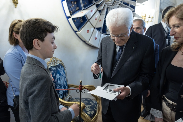 Il Presidente Sergio Mattarella nei Giardini del Palazzo del Quirinale, in occasione dell’apertura alle categorie fragili per la Festa Nazionale della Repubblica
