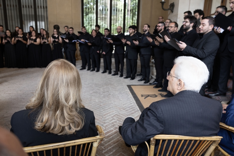 Il Presidente Sergio Mattarella nei Giardini del Palazzo del Quirinale, in occasione dell’apertura alle categorie fragili per la Festa Nazionale della Repubblica
