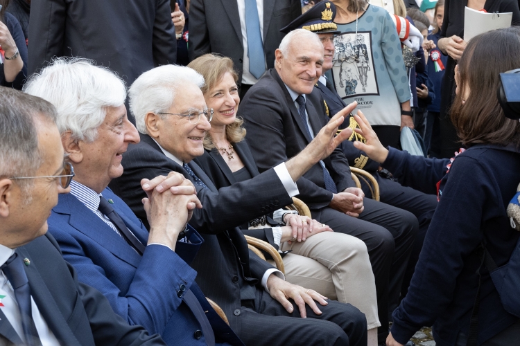 Il Presidente Sergio Mattarella nei Giardini del Palazzo del Quirinale, in occasione dell’apertura alle categorie fragili per la Festa Nazionale della Repubblica

