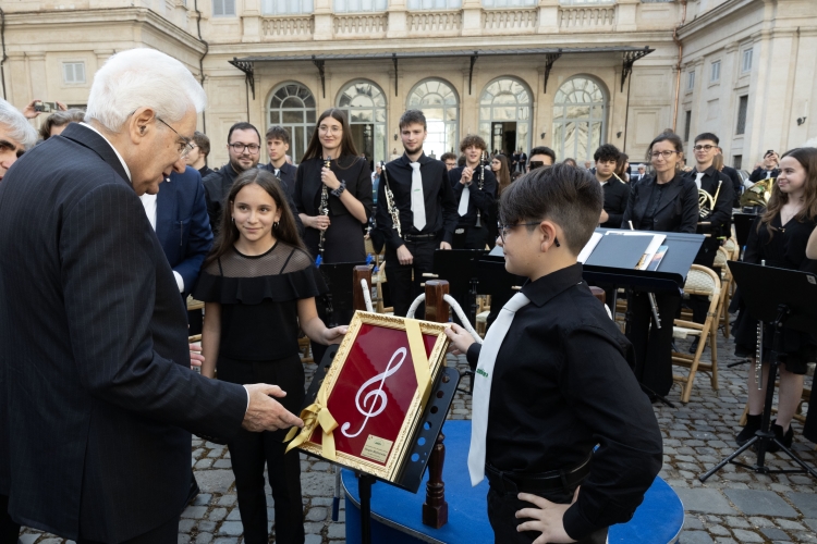Il Presidente Sergio Mattarella nei Giardini del Palazzo del Quirinale, in occasione dell’apertura alle categorie fragili per la Festa Nazionale della Repubblica
