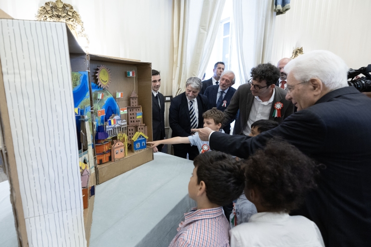 Il Presidente Sergio Mattarella nei Giardini del Palazzo del Quirinale, in occasione dell’apertura alle categorie fragili per la Festa Nazionale della Repubblica
