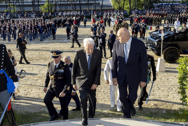 Il Presidente Sergio Mattarella con Guido Crosetto, Ministro della difesa, in occasione della celebrazione del 210° anniversario di fondazione dell'Arma dei Carabinieri