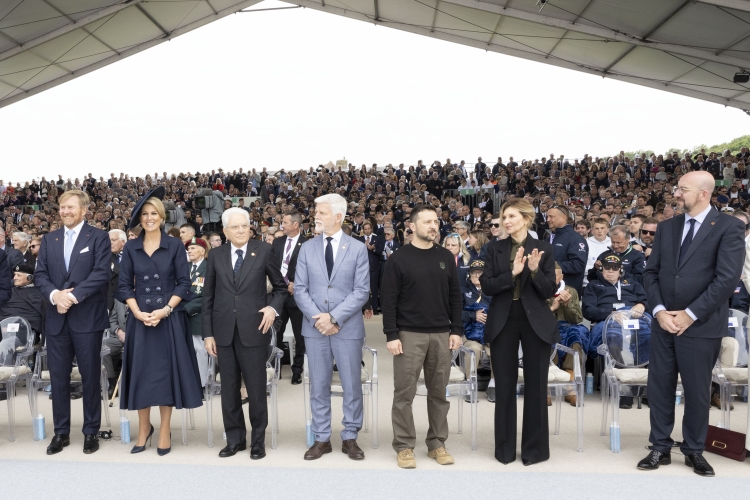Il Presidente della Repubblica, Sergio Mattarella, a Omaha Beach in occasione della commemorazione dell’80° anniversario dello sbarco in Normandia.