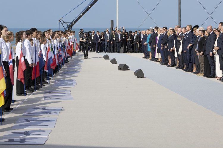 Il Presidente della Repubblica, Sergio Mattarella, all’aeroporto di Caen-Carpique, in occasione della commemorazione dell’80° anniversario dello sbarco in Normandia.