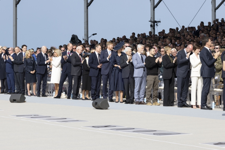 Il Presidente della Repubblica, Sergio Mattarella, all’aeroporto di Caen-Carpique, in occasione della commemorazione dell’80° anniversario dello sbarco in Normandia.
