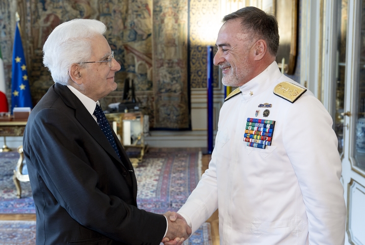 Il Presidente Sergio Mattarella accoglie l’Amm. Sq. Enrico Credendino, Capo di Stato Maggiore della Marina Militare, in occasione della Giornata della Marina militare